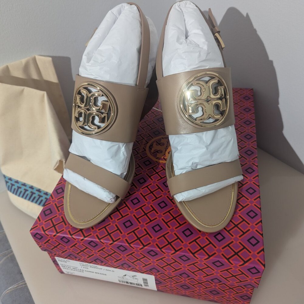 Tory Burch Neutral Blush Leather Wedge Sandals with Gold Logo - Picture 12 of 13